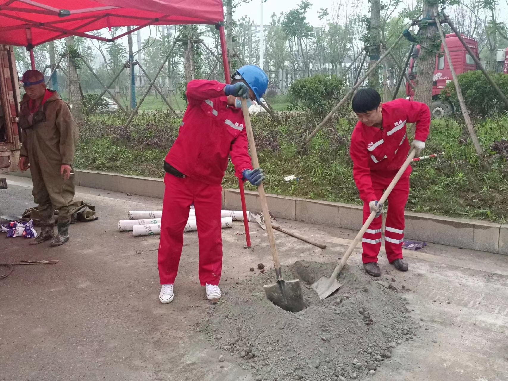 金山管道疏通哪家好】及时进行市政管道清淤
