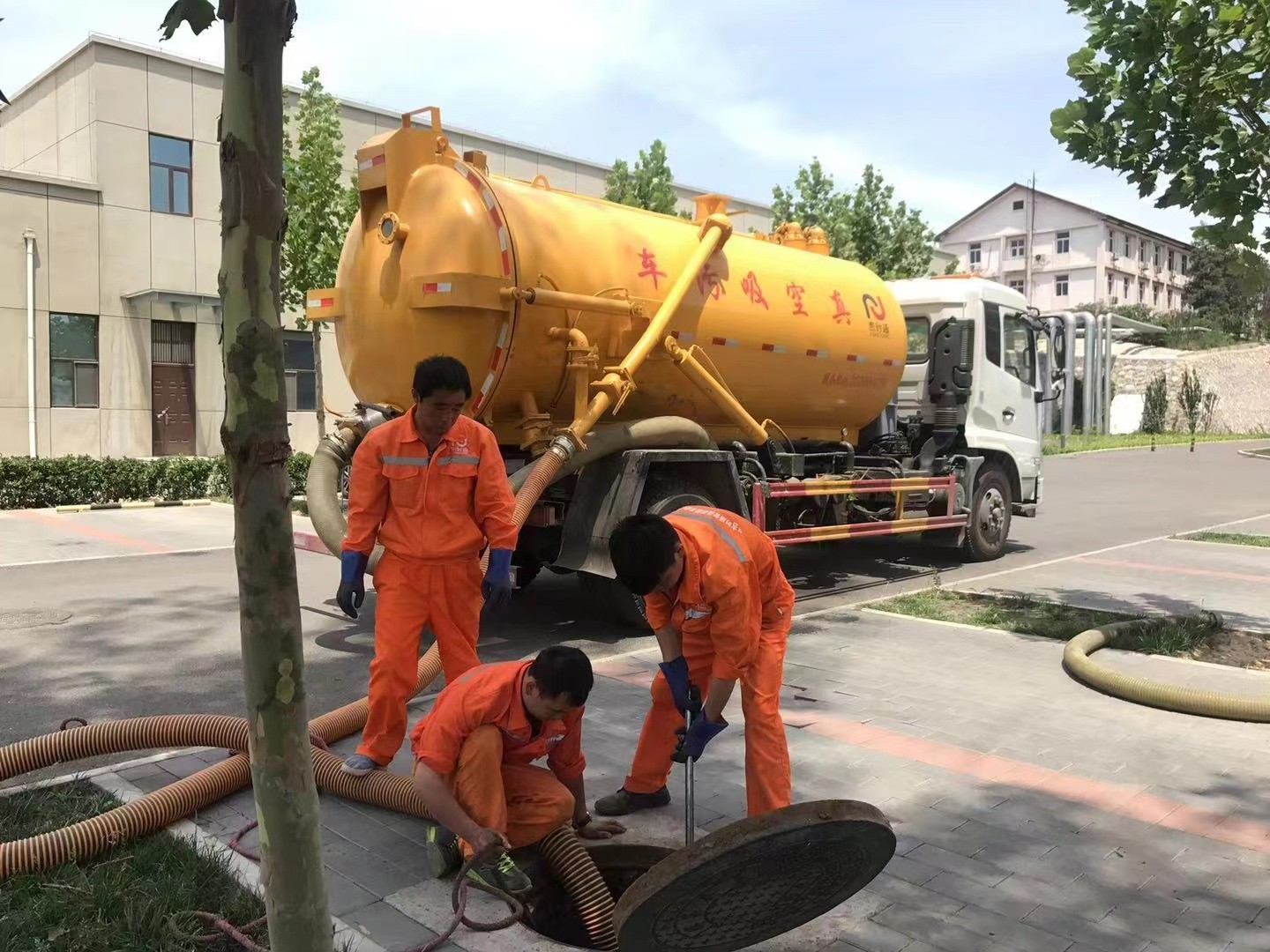 金山化粪池清理与5-8吨吸粪车施工效率分析